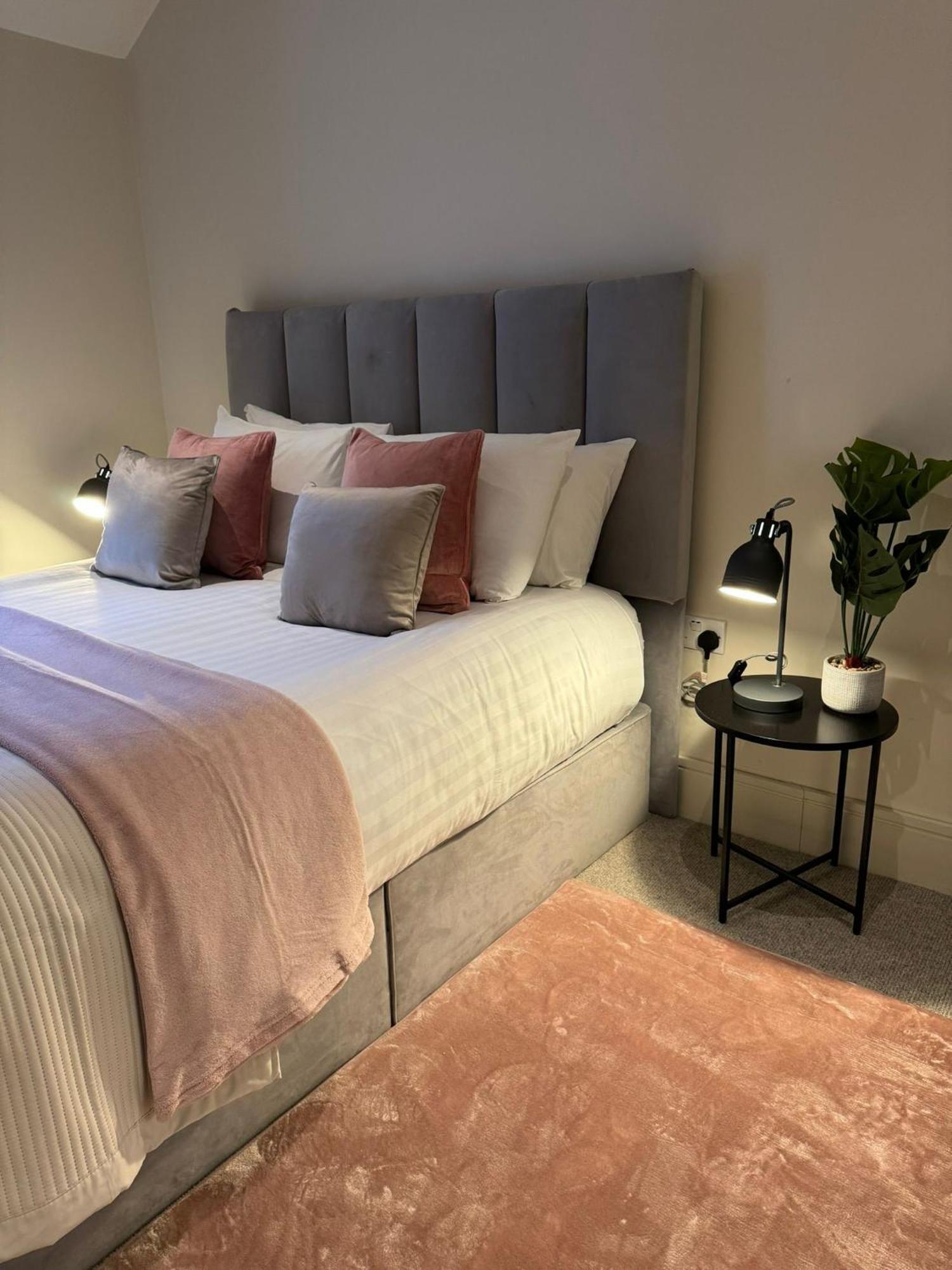 Osbourne House Pink 2 Bed, 2 And Half Bath Apartment Birmingham Exterior photo
